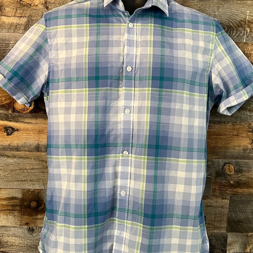 Calvin Klein 💙 Button Down Short-Sleeve Shirt with Blue Hues in Plaid Pattern